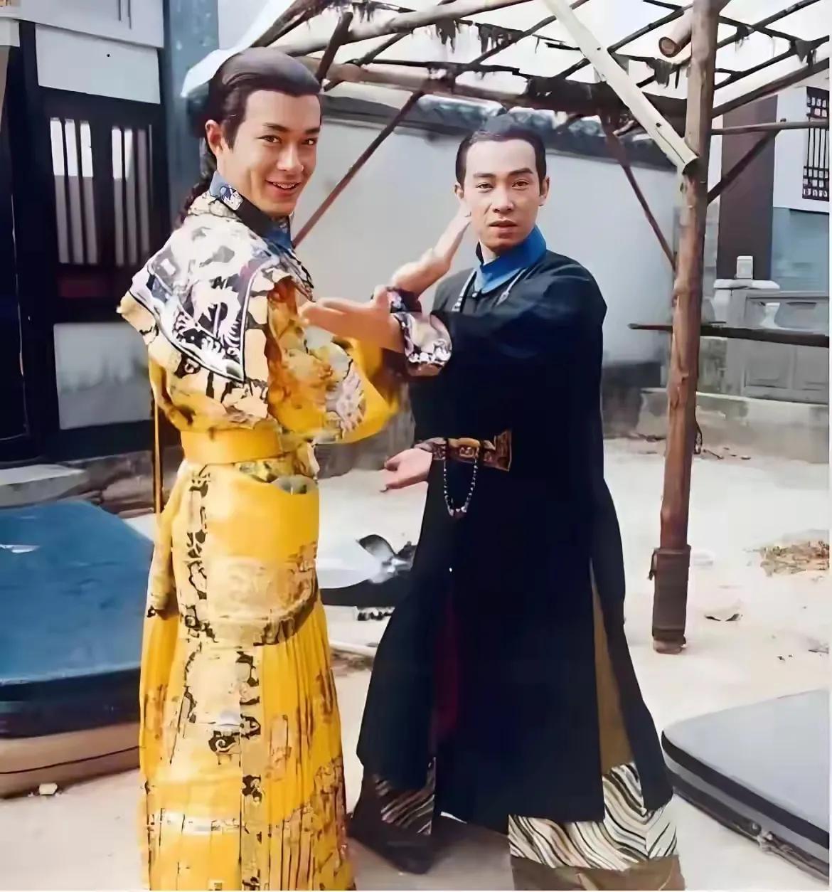 香港明星老照片系列之：他们什么时候合作过古装片？

古天乐和陈小春曾合作过《夜叉