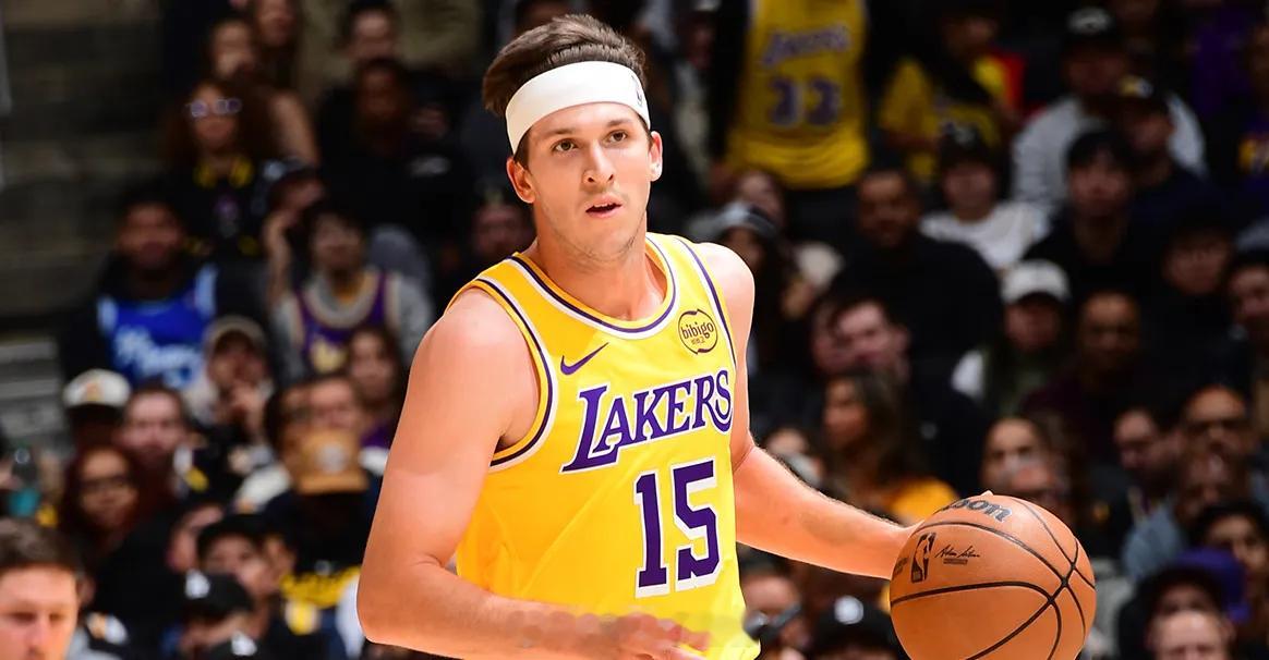 奥斯汀-里夫斯遭遇左小腿轻微拉伤，预计一周后接受伤情复查。球队主帅JJ-雷迪克对