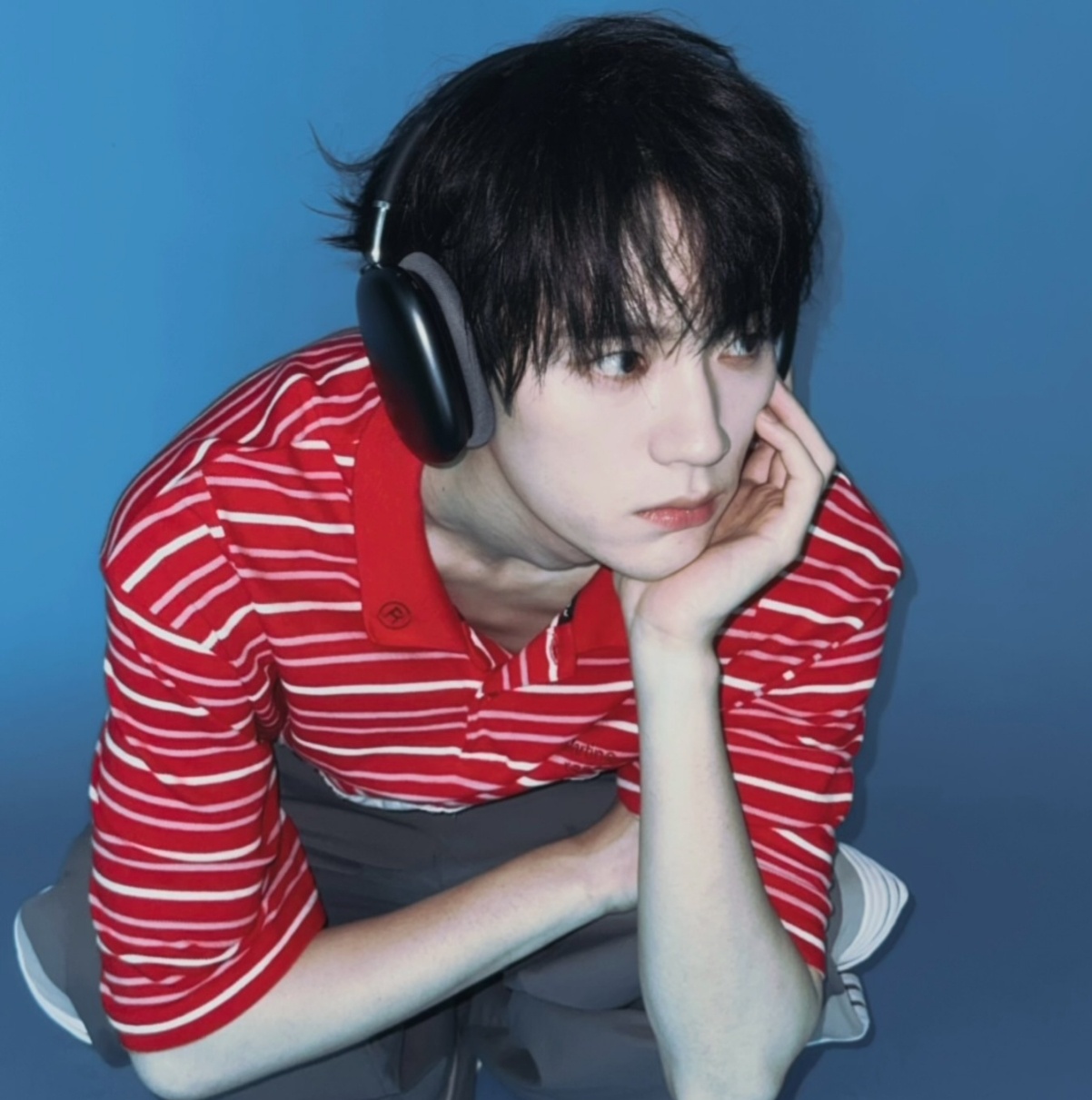 周翊然条纹T恤plog周翊然七月第一天的plog📷下半年开启❤️🎧潮男帅的一