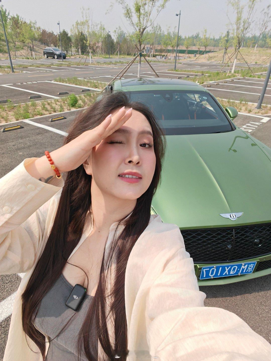 今天北京的太阳有点浓烈配合782马力刚刚好整点新造型😜大歌碎碎念我与汽车的日常