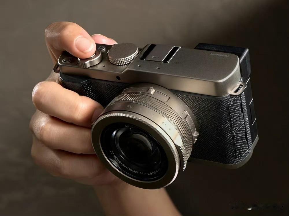 二十五载光影沉淀，松下LUMIX L10正式发布：经典美学与旗舰性能交融
 
2