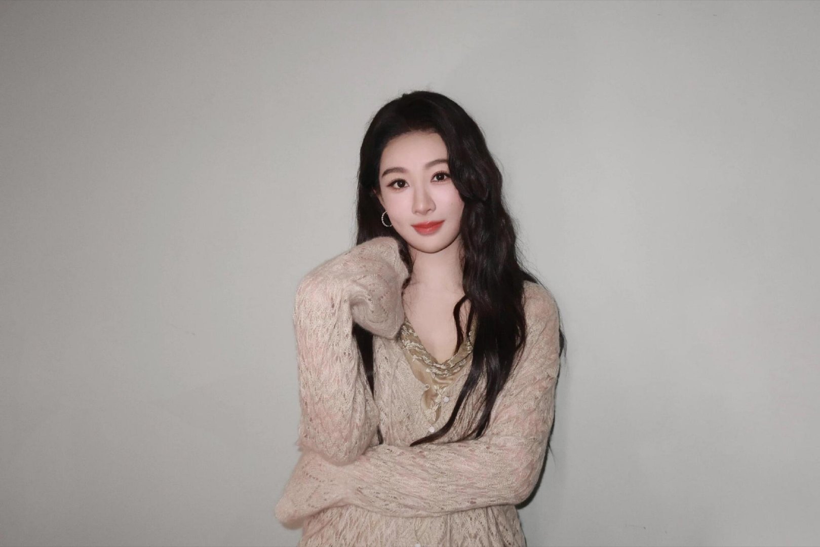 杨紫[超话]yz杨紫董竹君yz杨紫玉兰花开君再来对视的时候有说不口的思念.【杨紫