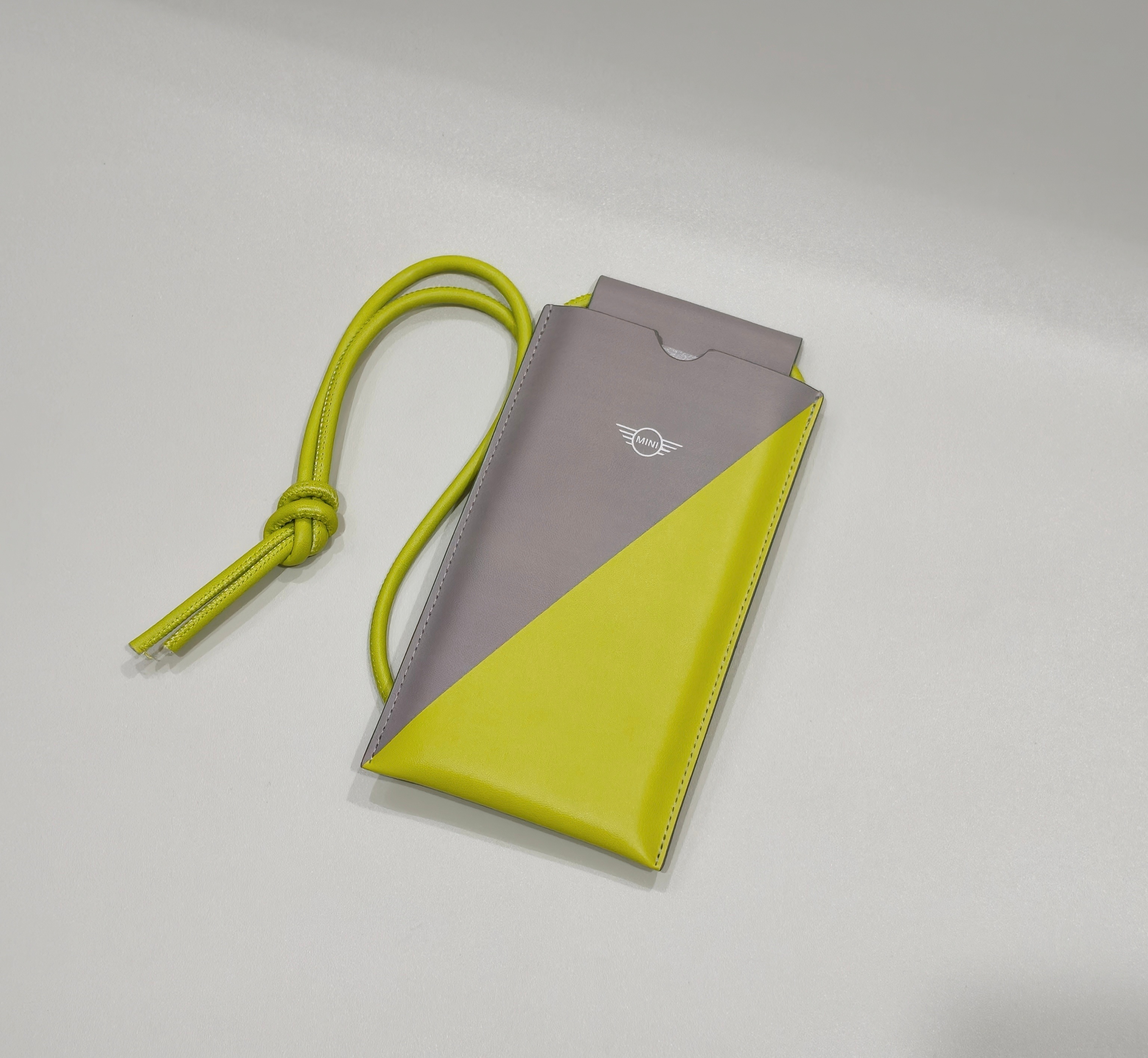 30天模型连送挑战 第155期今天【抽奖】送出的是：MINI 手机包评论区聊聊：