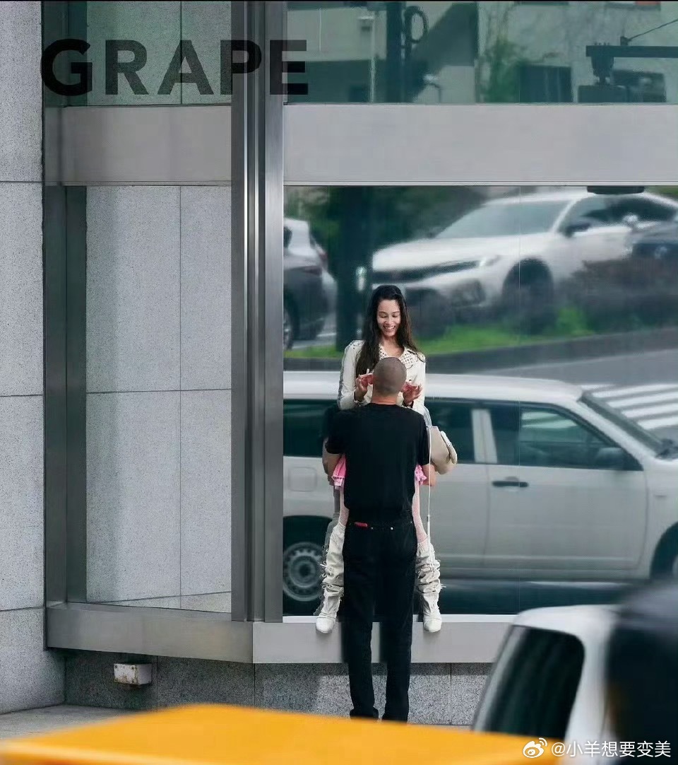 水原希子鞋子广告？不理解也不尊重 这个广告的摄影师设计师怎么感觉有种物化女性矮化