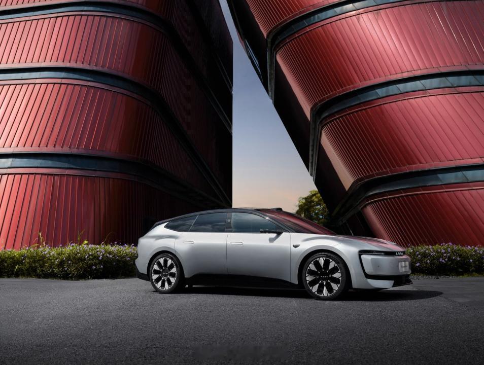 AUDI开启30城任意门如何优雅的展示一款新车的性能和使用场景？在当下的新能源市