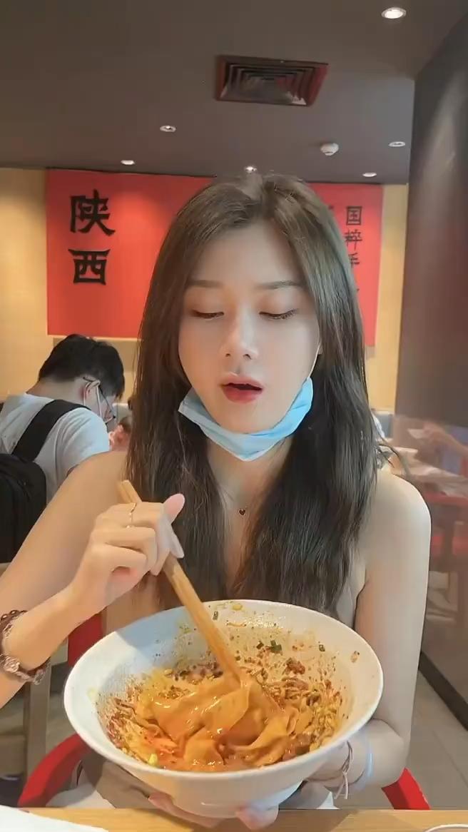 天天面条，我就不要吃面条，还给我做面条。