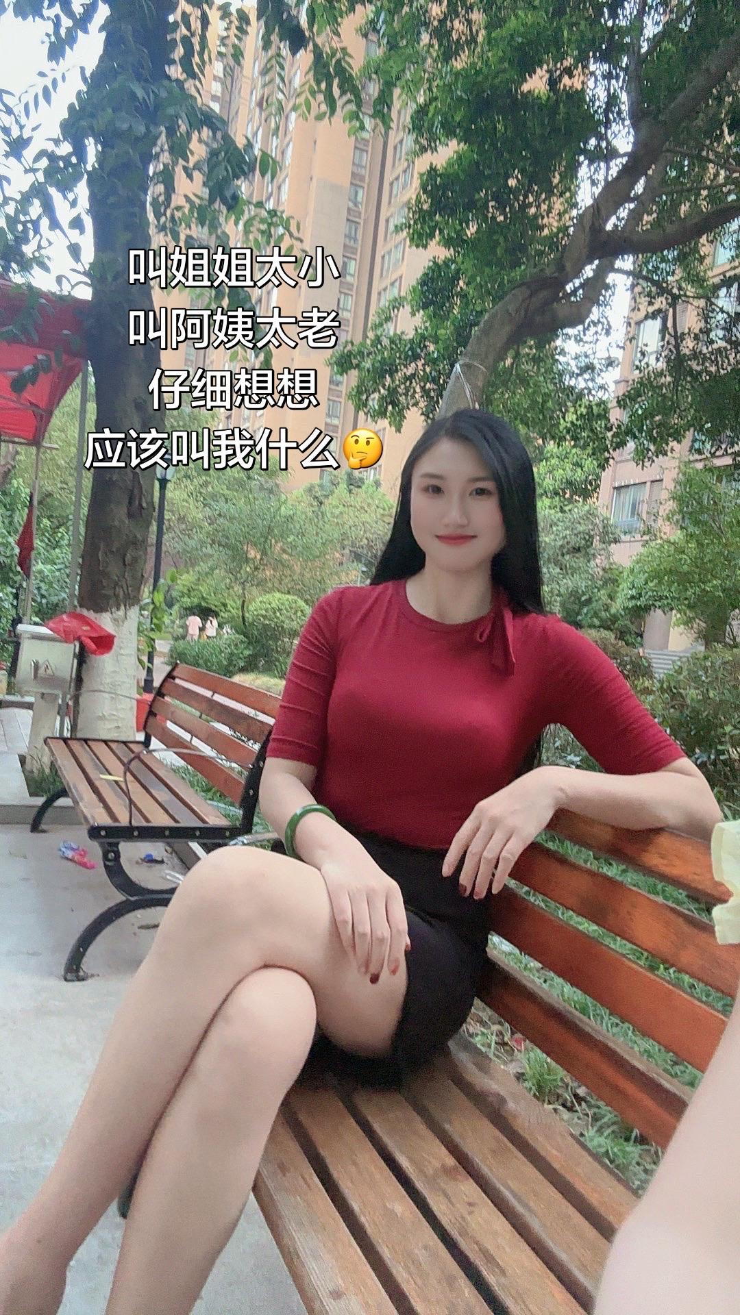 叫姐姐太小 叫阿姨太老 仔细想想应该叫我什么🤔简约风随拍 女性穿搭ootd穿搭
