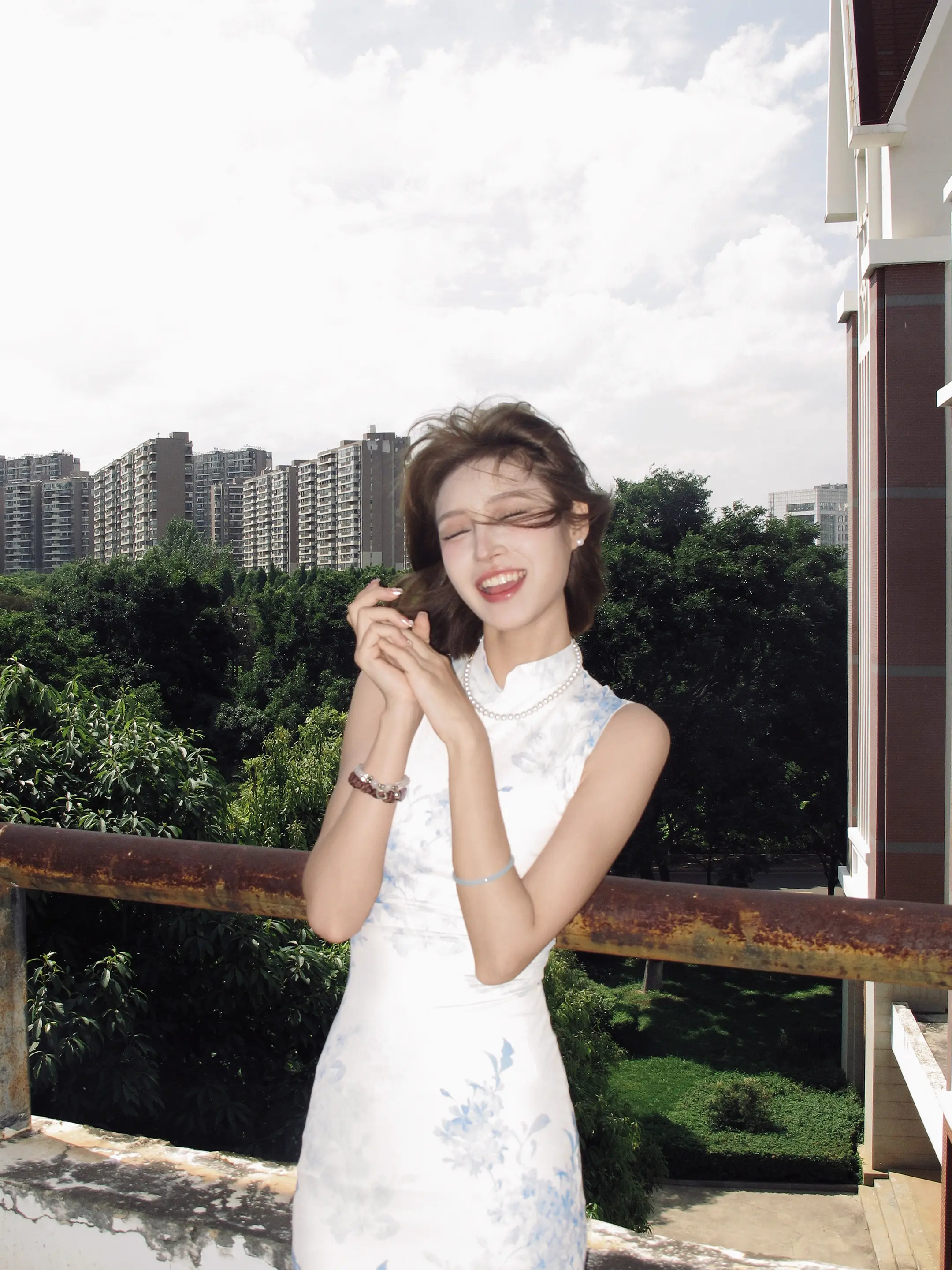 你眼睛会笑弯成一条桥