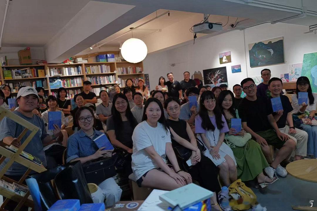 华南recap第一次到华南做新书活动，从香港到广州到桂林，离海越远气温越高，一如