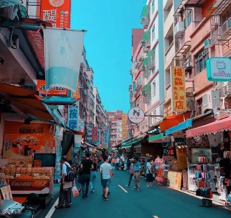 自从“台湾省”这个说法传开后，岛内的氛围就变了。岛内的军人、官员、老百姓都明白，