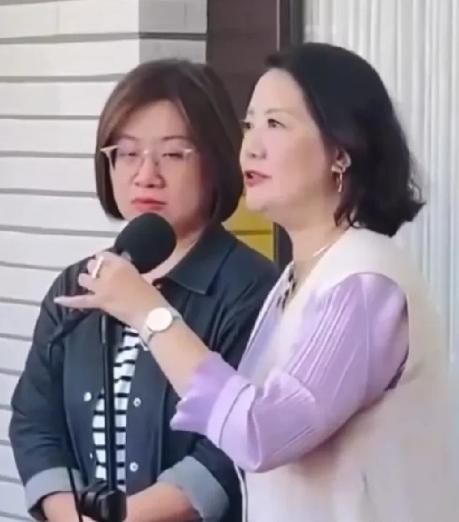 民进党团将卸任干事长吴思瑶昨天竟然嚣张妄言叫嚣称，大罢免不是民进党发起的，而是公