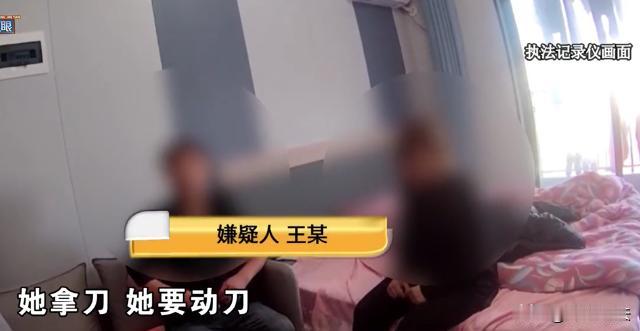 浙江宁波，一女子开车回家，刚停好车准备开出门出来，就从空中飘下来一把菜刀，还没等