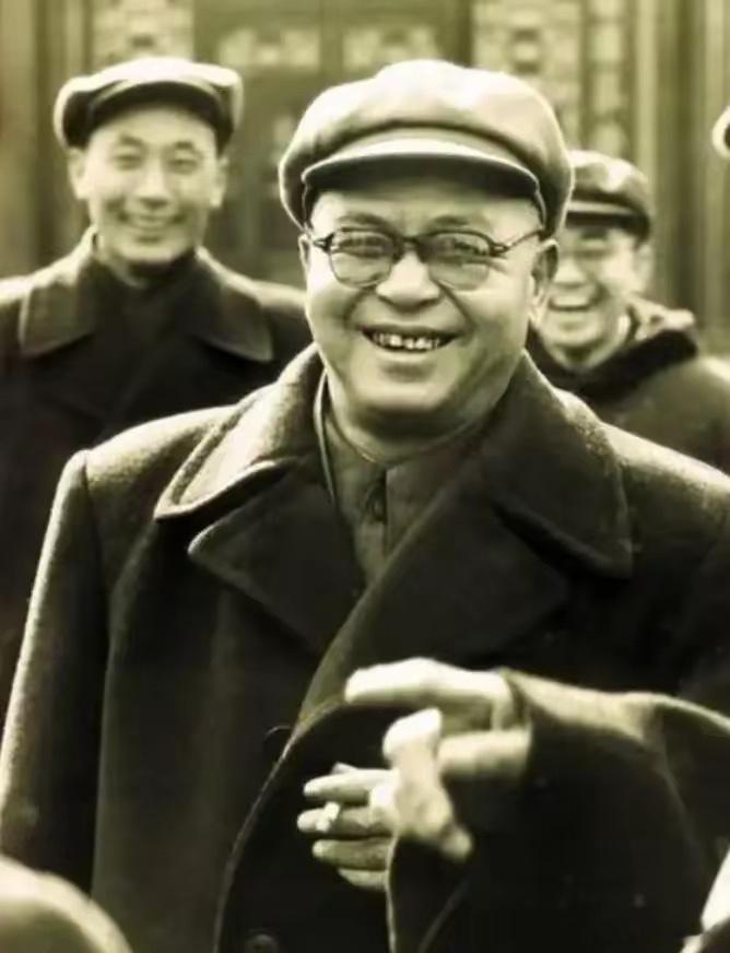 历史 1958 年，明史专家吴晗在发掘完万历皇帝的定陵后，贪心不足，又打起了明成