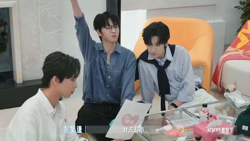 恋综女嘉宾一招把情敌都踢出局了喜欢你我也是 三个女生盯一个，她直接拿规则把人抢走