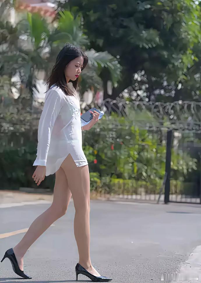 街上看到的最漂亮的女孩子了！ ​​​