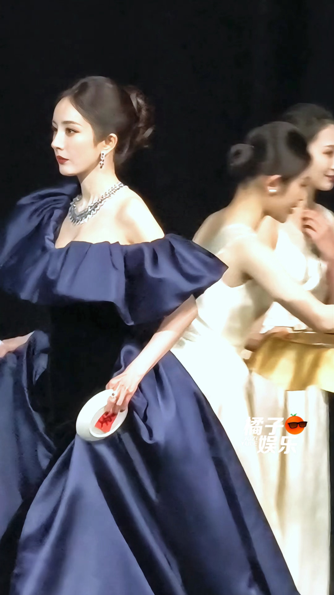 盘发幂神给宇宙不解释杨幂盘发高贵感我拍的星现场