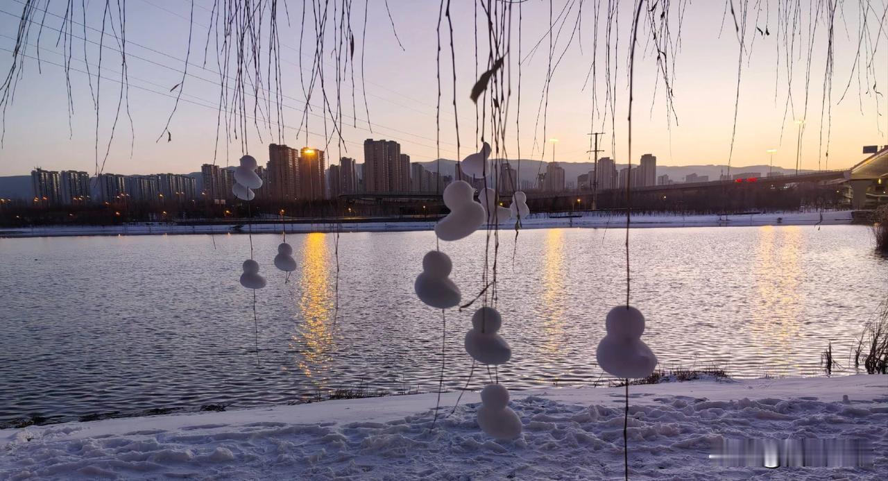 就周五堵了一下车，还没吃够雪的苦，雪就已经要远去了，下一次还不知道什么时候。北方