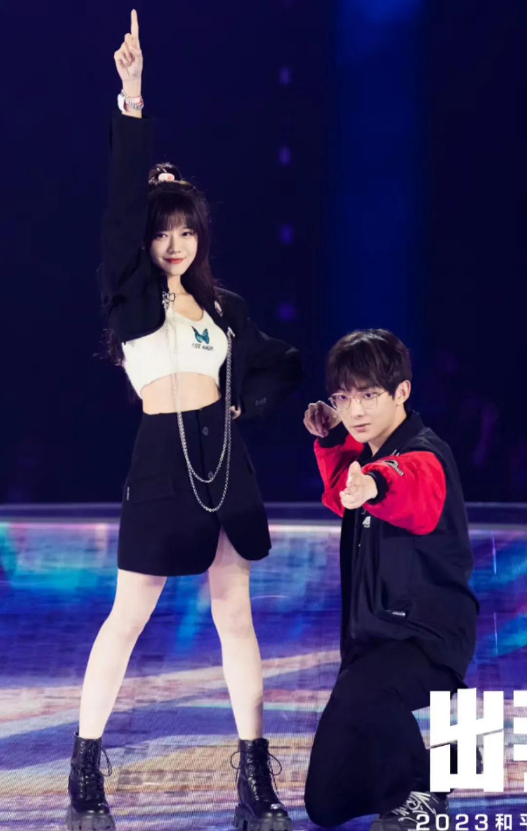 驼子姐（骆歆）把尬动作带到和平精英去呀
也许LPL被排挤了，只能换个地方

假如