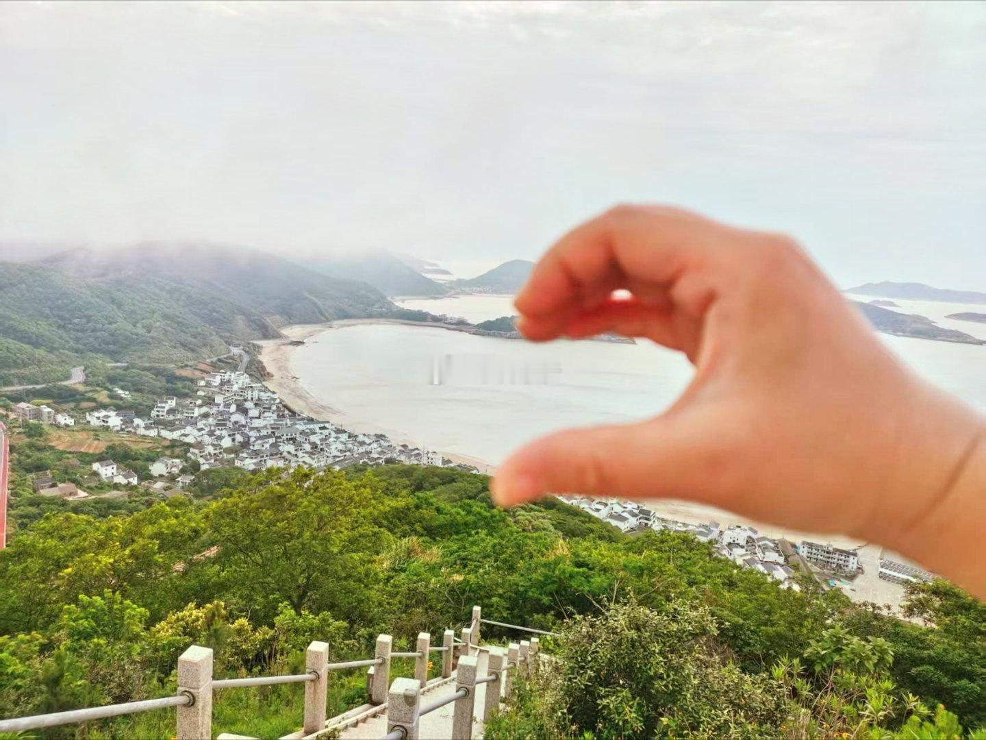 恭祝各位“520”节日快乐！今天是一个爱意满满的日子。请爱你的家人，爱你自己，爱