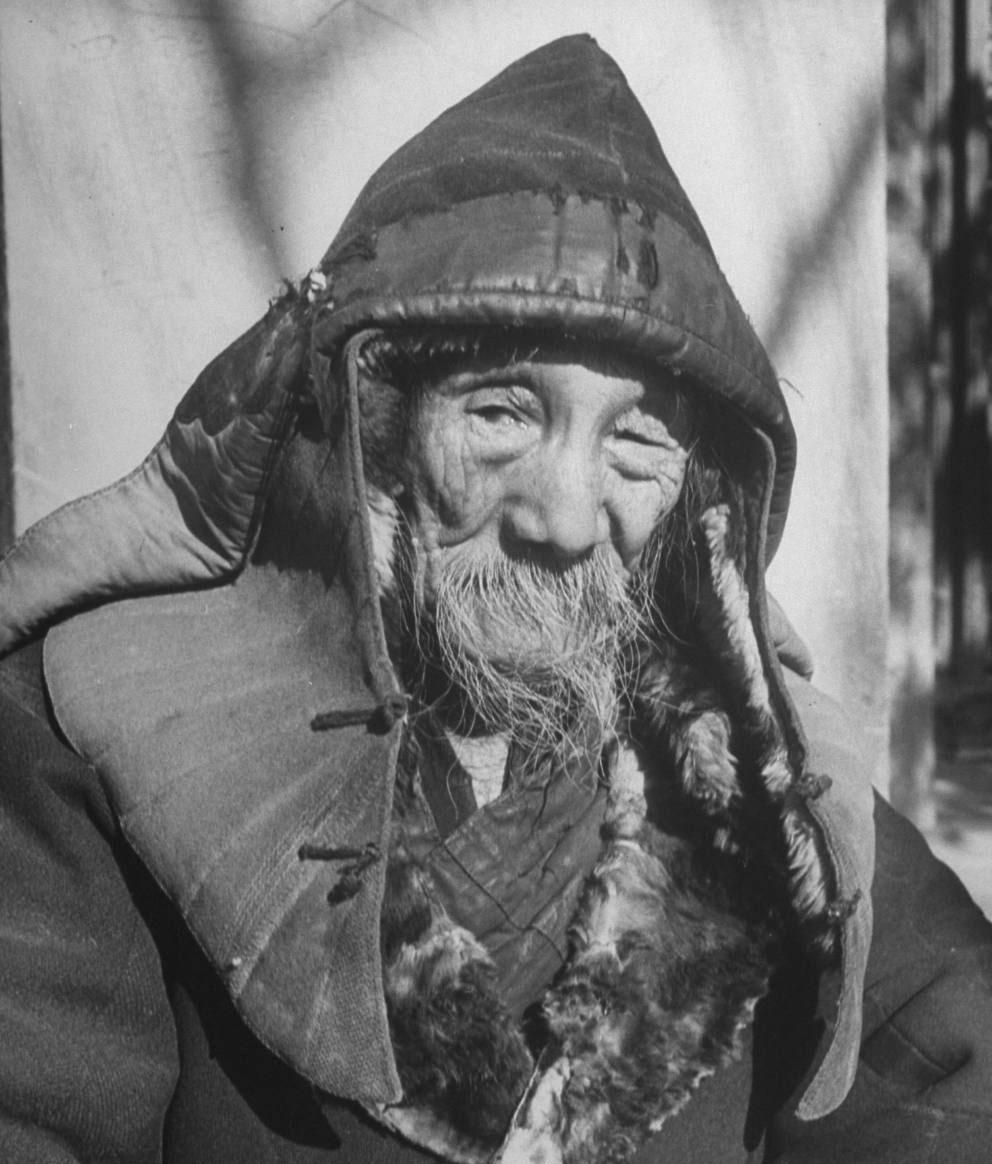 1946年的四位道士，我感觉个个气度不凡啊！
大家有没有这样的感觉。