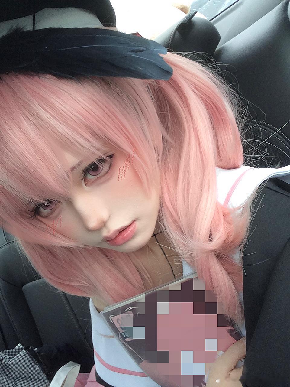 每次想发日常都要费劲的找一张自拍 这个是去bw玩的时候的自拍！ ​​​