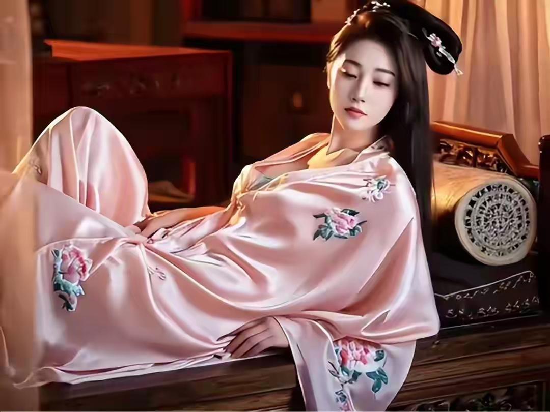 [浮云]古代的妓院分三六九等。最底层的叫“窑子”，几文钱就能进去，跟现在的路边摊