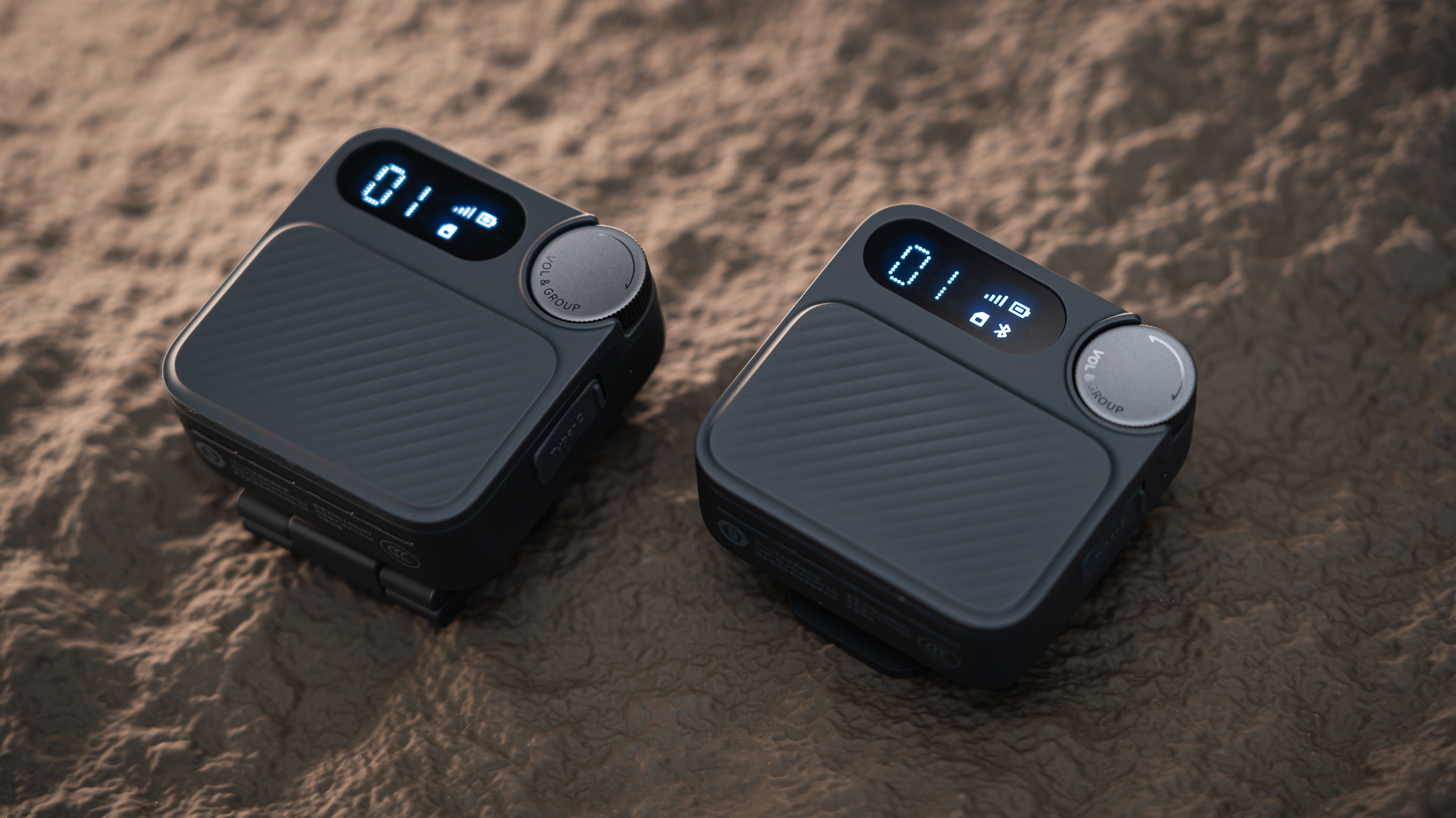 又入了两台小米运动对讲机，已经有4个，准备去滑雪开板。之前也跟大家分享过，确实好