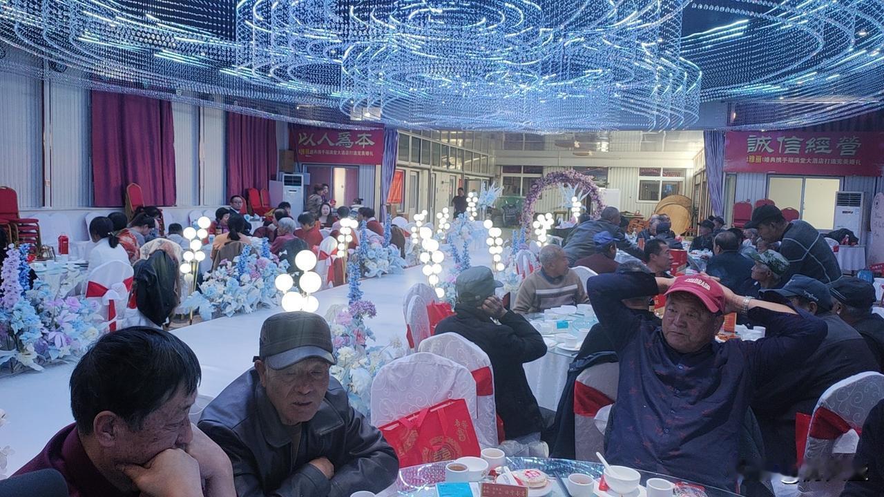 钱真是个奇妙的东西，它让我明白好多道理。
钱是生活的底气。没有钱万万不能！寸步难