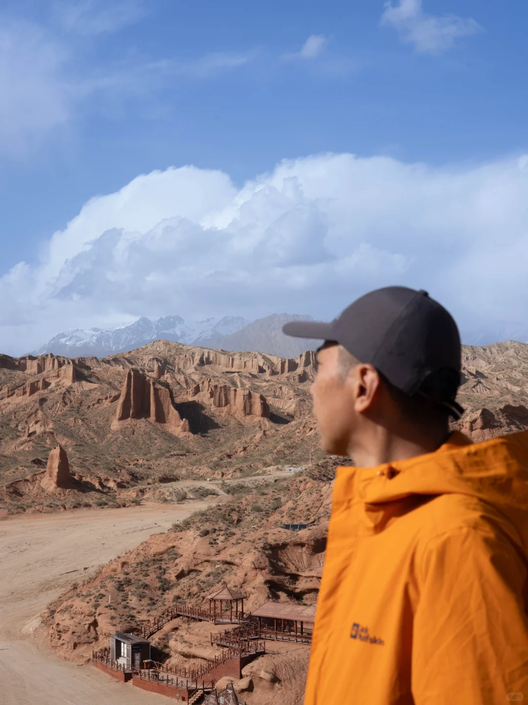 🏞️🌄 探秘库都鲁克大峡谷，新疆特有的地质奇景，以荒凉神秘而称著 ✨🏔️
...