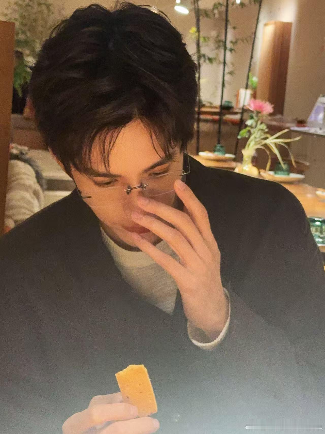 画梦录阵容官宣林柏叡民国破碎感 内娱少有的这种民国气质，清冷疏离又让人心疼，每一