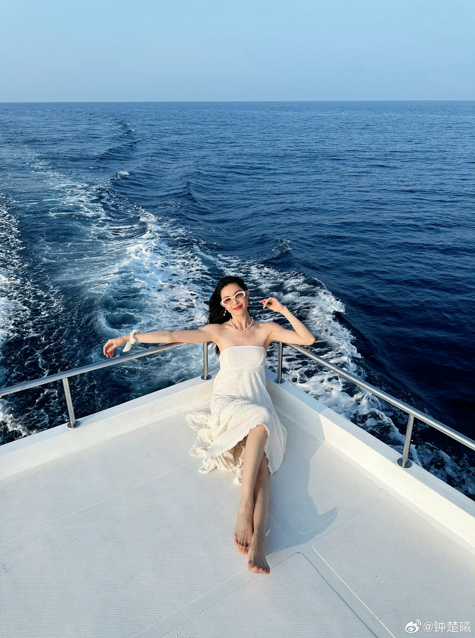 钟楚曦在马尔代夫潜水看了对眼睛心情都舒畅的假日分享～钟楚曦马尔代夫潜水度假中明信