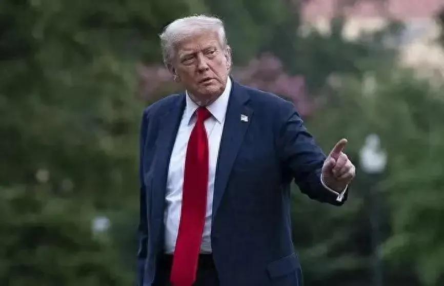 特朗普的疯狂，疯狂的特朗普

美国总统特朗普二次上台已逾一年，世界也被特朗普的疯