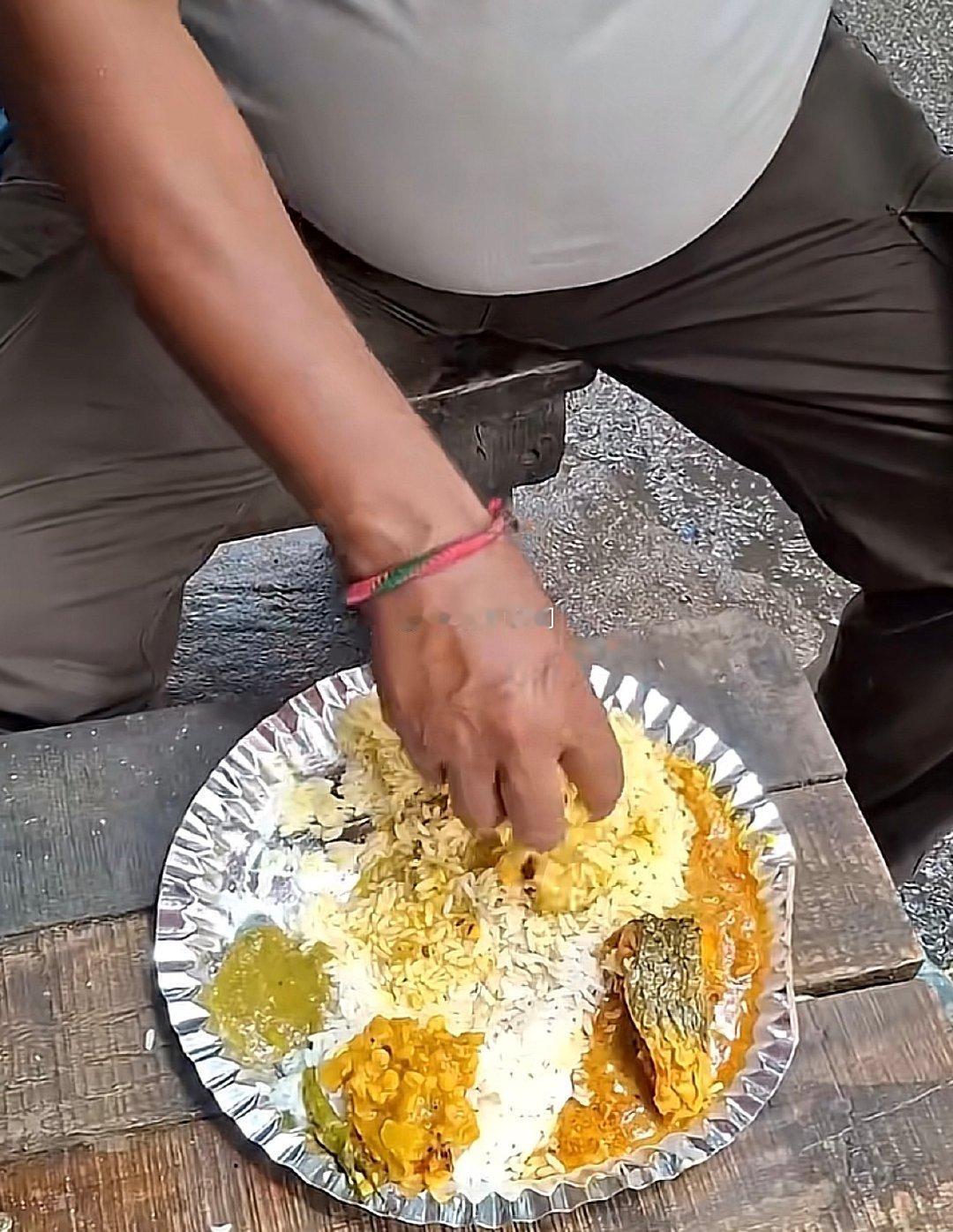 印度人深圳地铁吃手抓饭上了热搜，虽然深圳地铁禁止在车厢内进食，但是也阻止不了天生