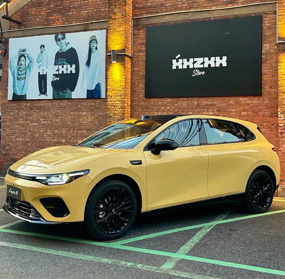 零跑11月卖了7万+台，已连续9个月新势力第一。
 
12月第一天就刷到零跑11