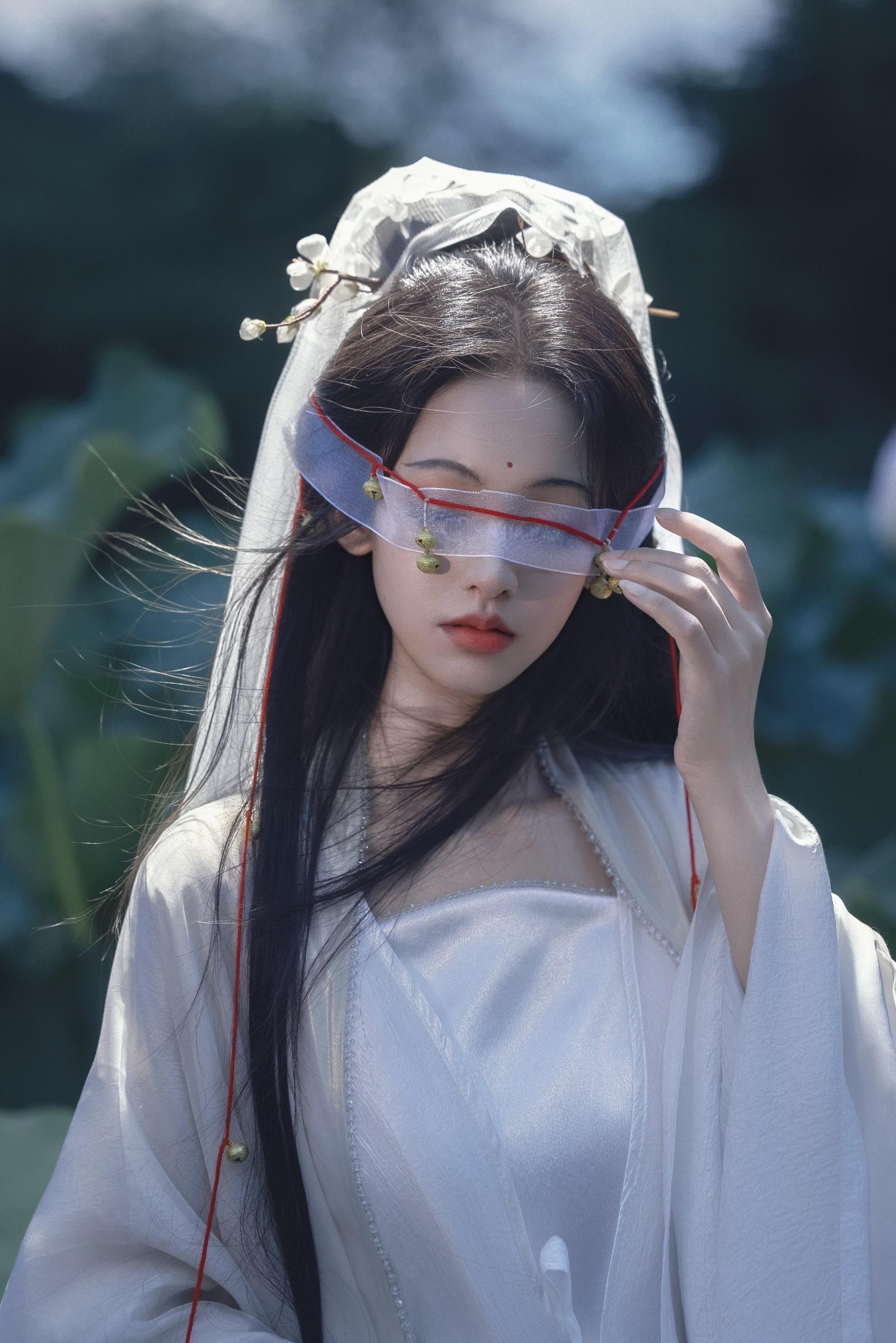 第一次吻你是用我的眼睛。