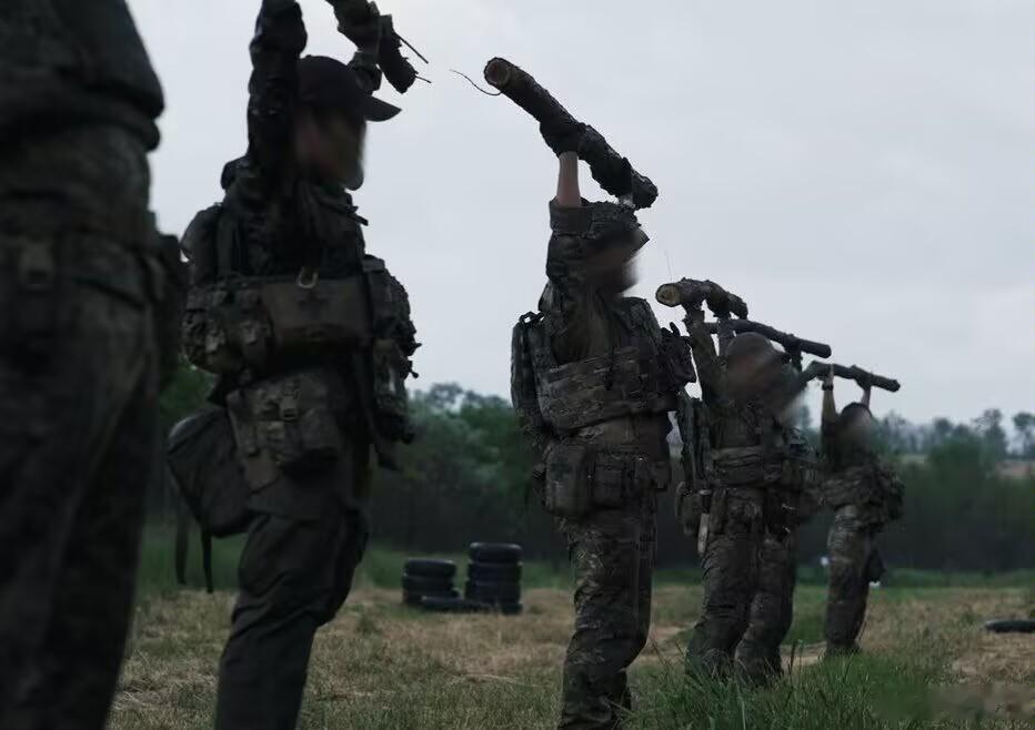 乌克兰武装部队的所谓“亚洲志愿军团”。日本熊本近百人震后因中暑送医日本地震灾区呼