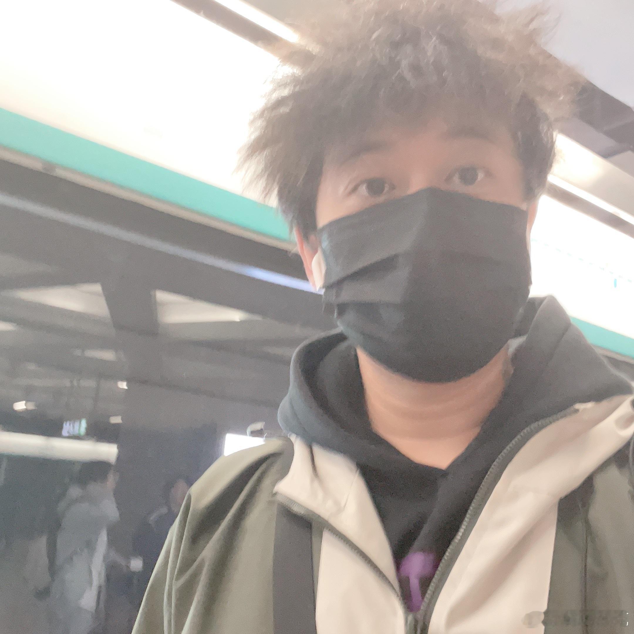 也是十好几年没坐过北京晚高峰的地铁了[可爱] ​​​