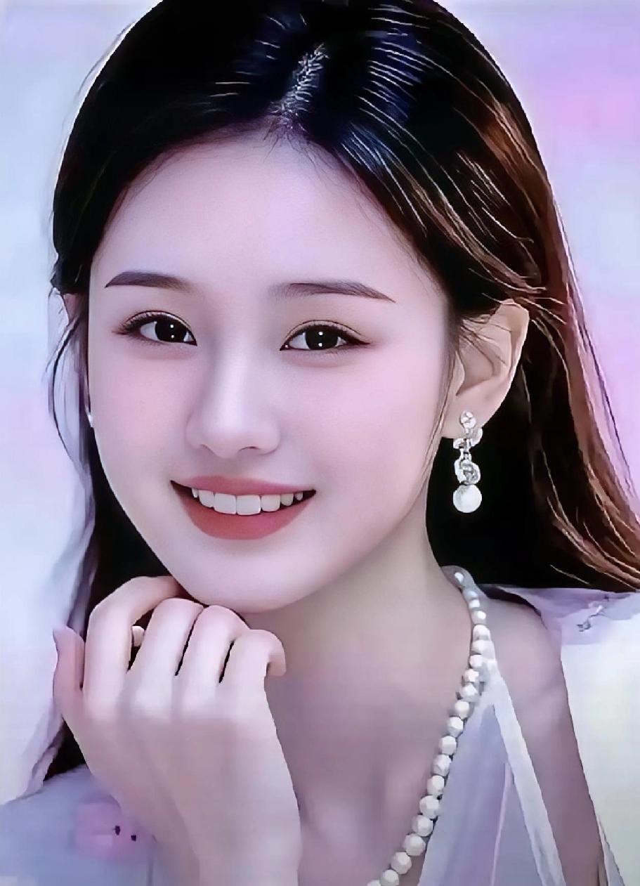 我在这清冷的岁月里，守着回忆的炉火，独自细品着孤独。每一寸光阴都写满了对你的牵挂