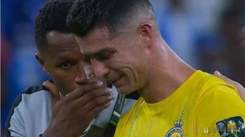 内马尔真的躺赢啊，让C罗情何以堪？
伤心落泪这一幕让无数球迷听到了C罗心碎的声音