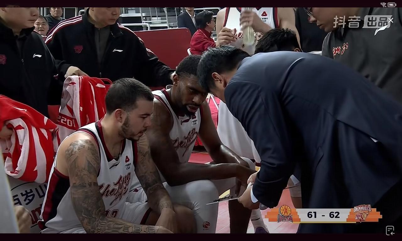 于嘉豪给约翰逊机会，半场就16分9板，刘传兴葛昭宝不是对手

大咖里的高光期在青