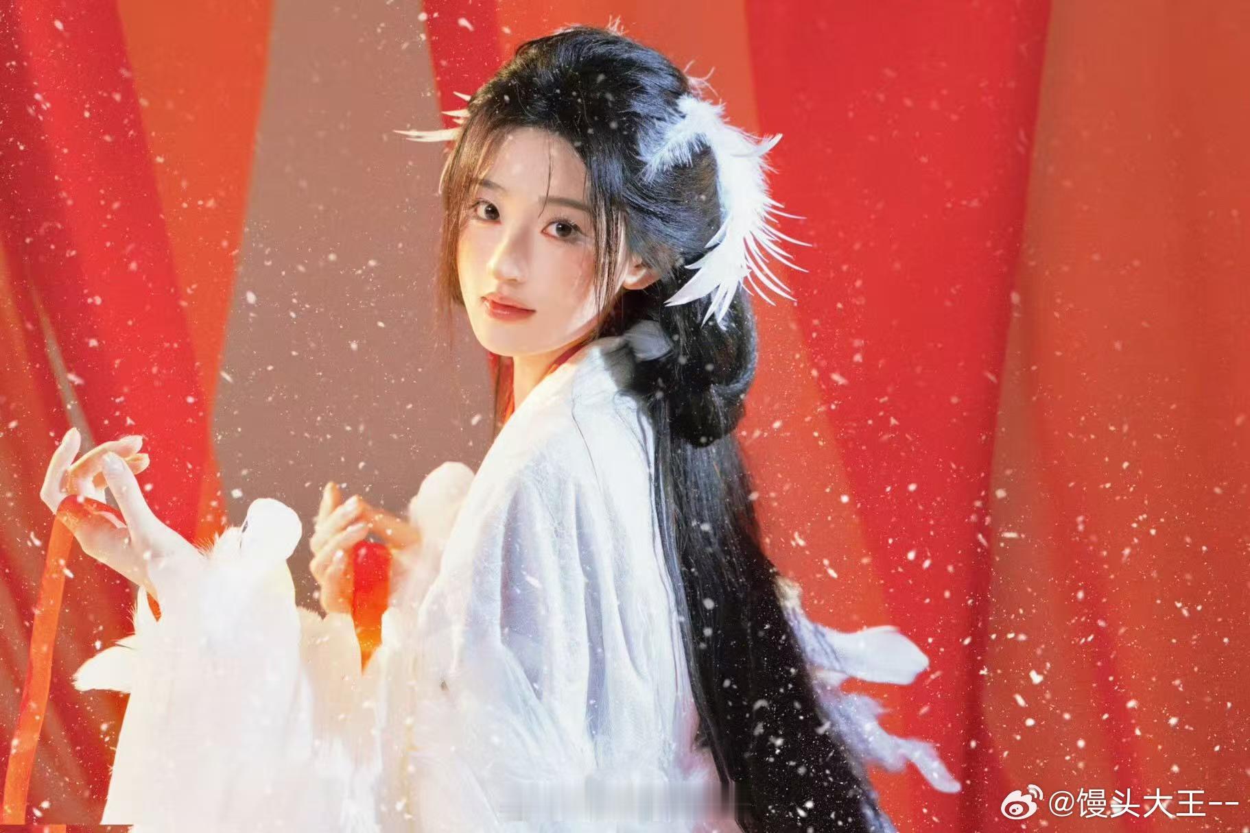 杨雨潼的直播看得我也很共情这个对待角色用心付出的女孩子，粉丝写给她的话她都会用仔