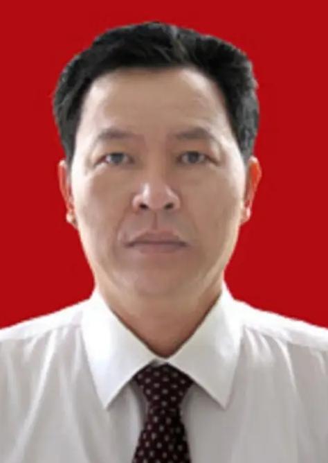 1984年，战斗英雄杜海山被妻子告上法庭，妻子含泪控诉：每月70块钱的工资，他只