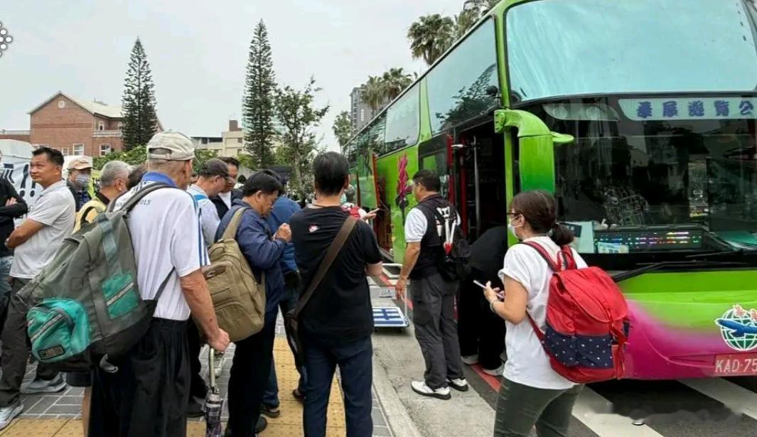 蓝营积极筹划25日凯道活动，台中最多就去450人

岛内地方选举持续升温，借毒油