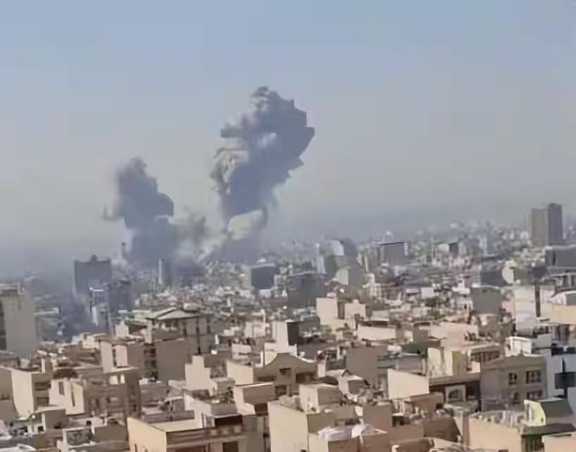 伊朗报复来了，打击美国中东军事基地的消息一经传出，瞬间点燃了全球舆论的火药桶。这