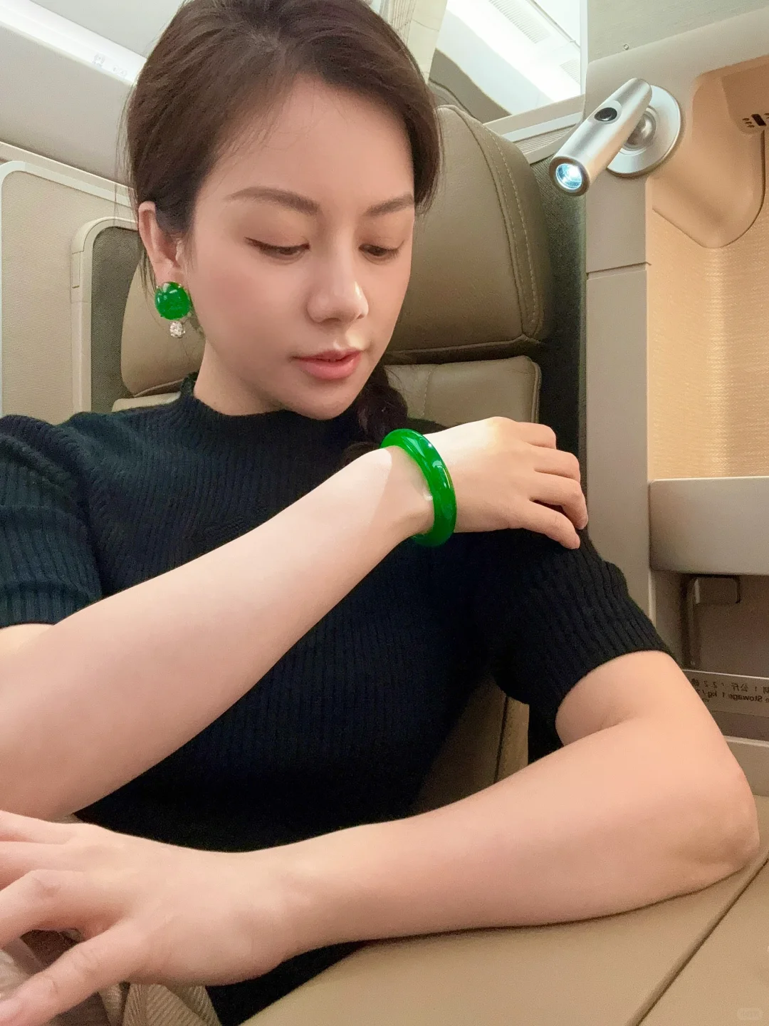 如果只能选择两件，一定是耳钉和镯子 永远不