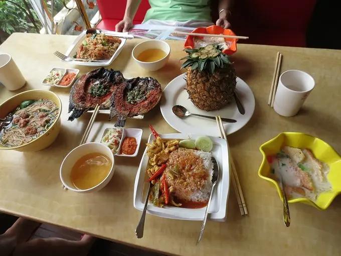 在当今社会，美食已成为人们生活中不可或缺的一部分。美食赛道不仅仅是味蕾的享受，更