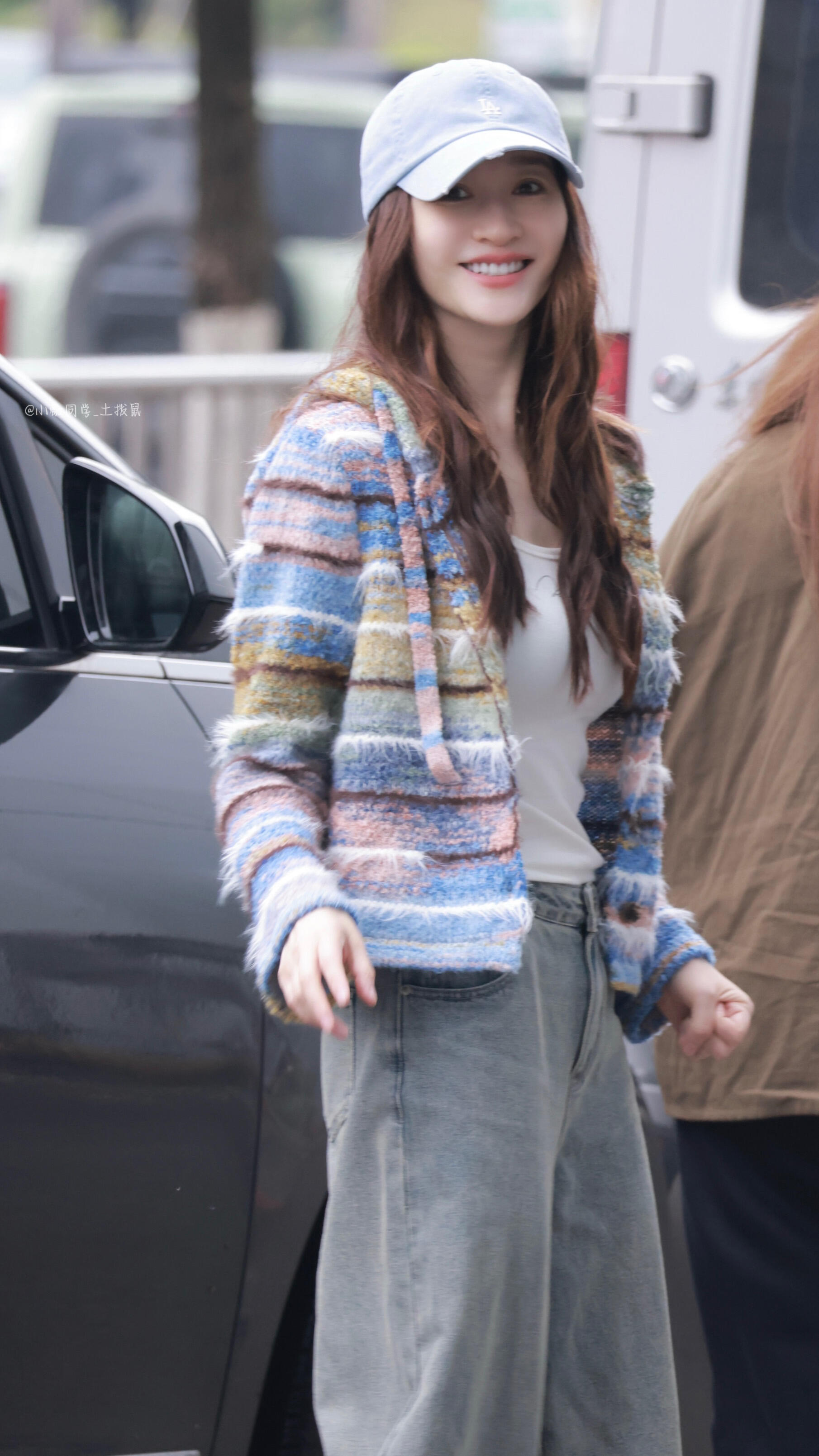 这居然是49岁的李小冉 姐姐这状态也太绝了吧！49岁依然肤白貌美气质佳，镜头里简