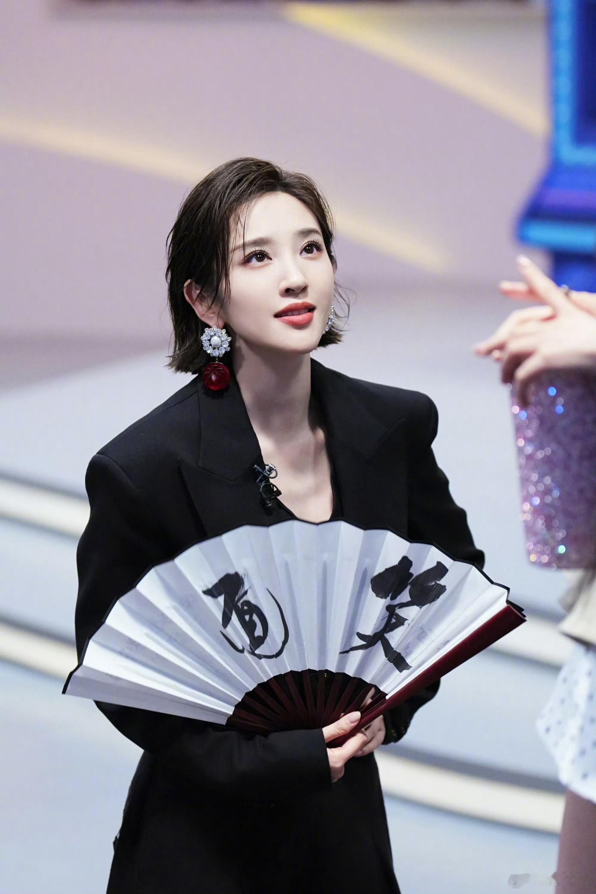 还以为唐艺昕又唱烫嘴rap了浪姐爆笑名场面来袭，唐艺昕三公拿到第四名，发言遗漏一