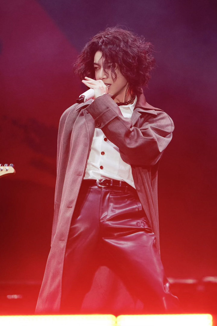 华晨宇 这一天不会让大家等太久深情奔赴双向奔赴，温柔承诺治愈所有期待。精心打磨每