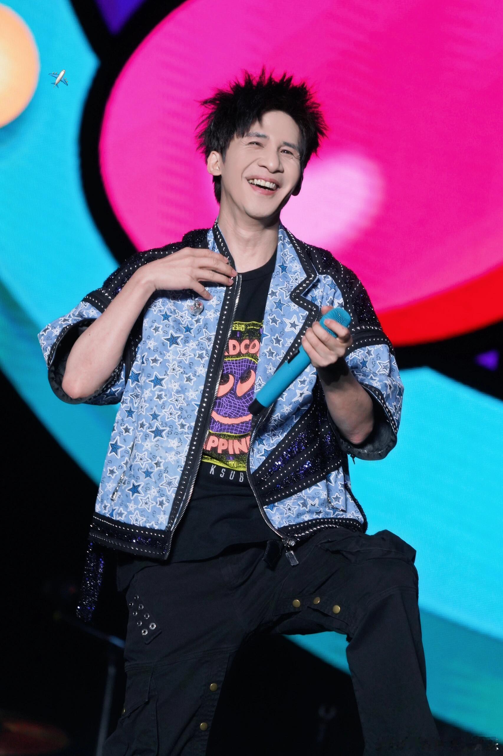 大张伟只擅长做个大帅哥 🤹♂️大张伟接梗从未失手！面对曲风提问轻松化解，搞笑自